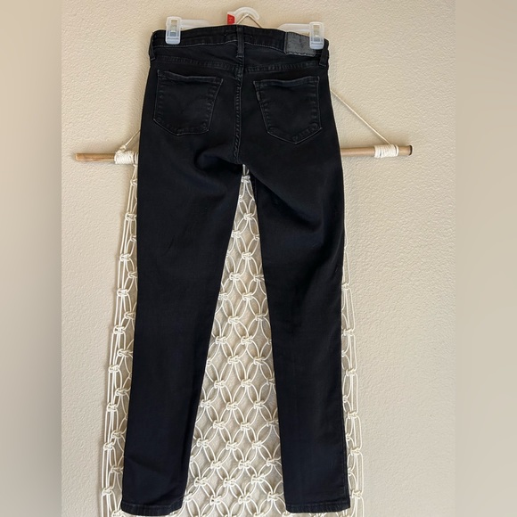 Levi’s 711 Skinny Black Jeans Size 26 Women’s - Picture 2 of 6